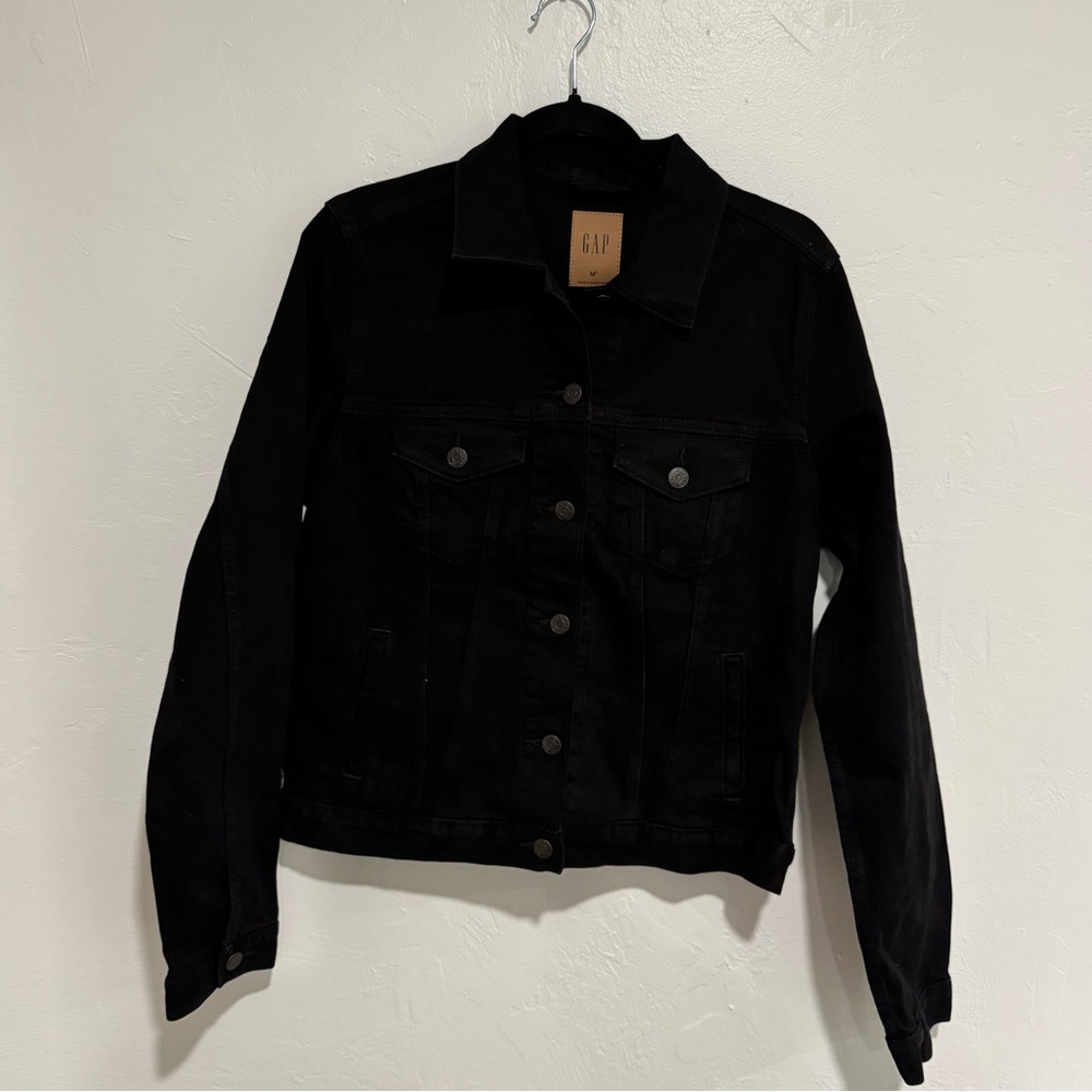 GAP Black Denim Jacket in a Medium Tall